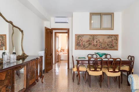 Living room, Seating area, Dining area, air conditioner