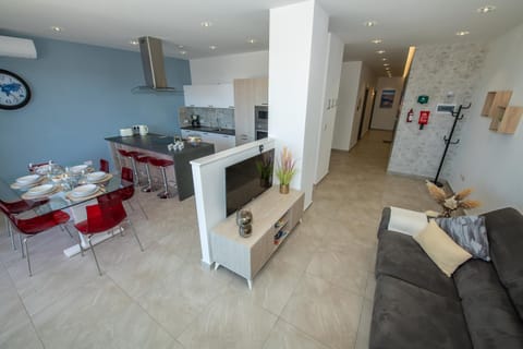 Kitchen or kitchenette, Living room, Seating area, Dining area