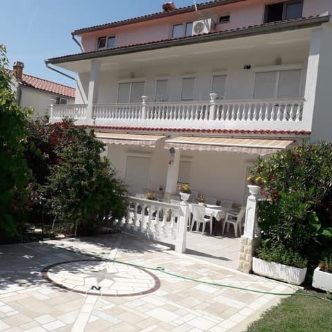 Apartment Daisy- excellent location close to Rab Apartment in Lika-Senj County