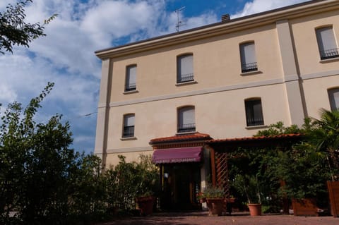 Facade/entrance, Decorative detail