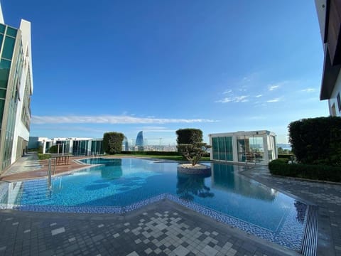 Property building, Restaurant/places to eat, Day, Balcony/Terrace, Pool view, Swimming pool, sunbed