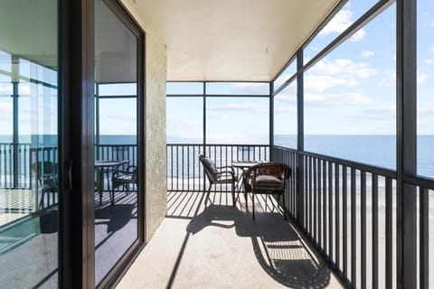 Direct Beachfront Unit - Shores of Madeira #505 Apartment in Redington Beach