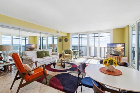 Direct Beachfront Unit - Shores of Madeira #505 Apartment in Redington Beach