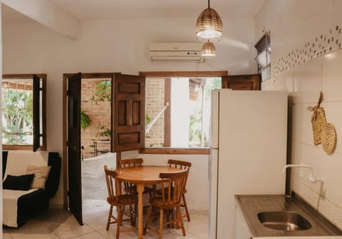 Kitchen or kitchenette, Dining area, air conditioner