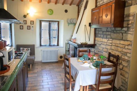 Kitchen or kitchenette, Seating area, Dining area