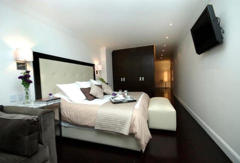 Bedroom, towels