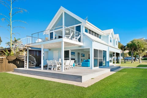 Property building, Patio, Garden