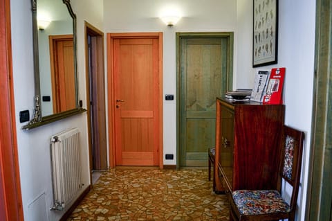 Lobby or reception, Internal: Not applicable to any particular room