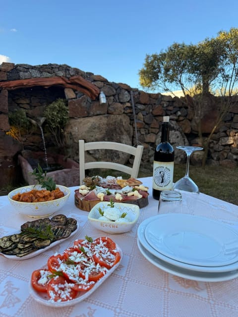 Food and drinks, Dining area, Lunch, Dinner, Drinks