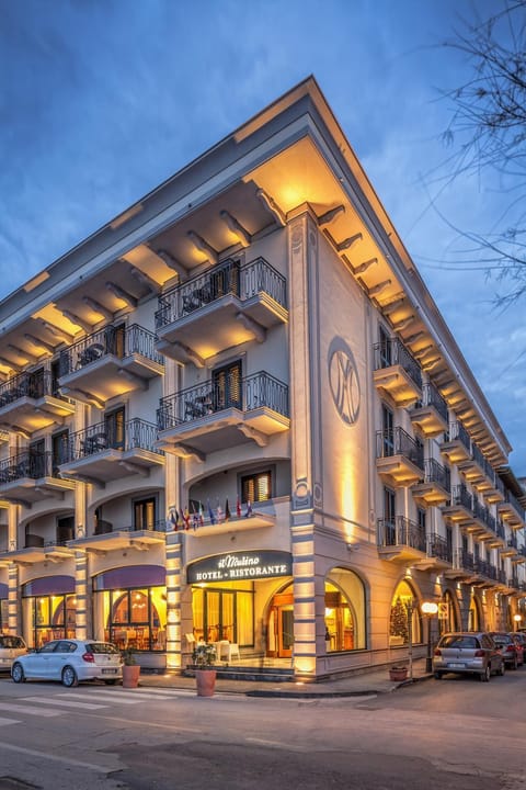 Facade/entrance
