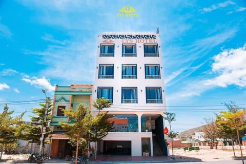 Property building, Day