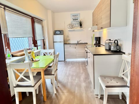 Coffee/tea facilities, Kitchen or kitchenette, Food and drinks, Dining area, Food, dishwasher, oven, pet friendly, stove, toaster