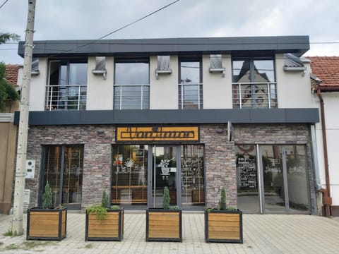 Property building, Facade/entrance