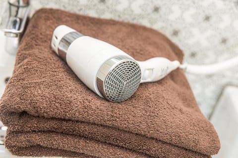hair dryier, towels