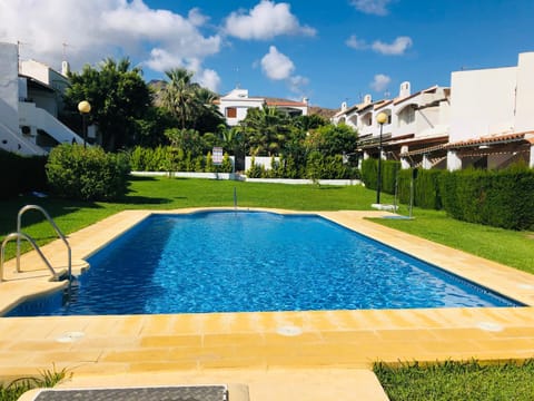Property building, Garden, Swimming pool