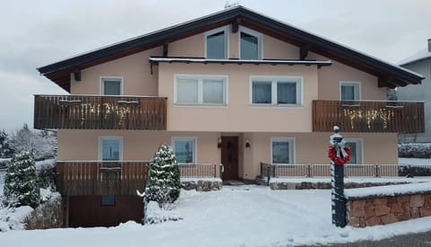 Property building, Facade/entrance, Winter
