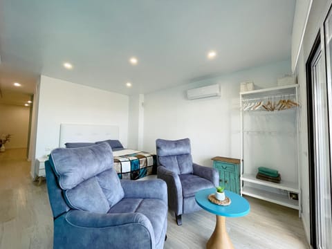 Bed, air conditioner