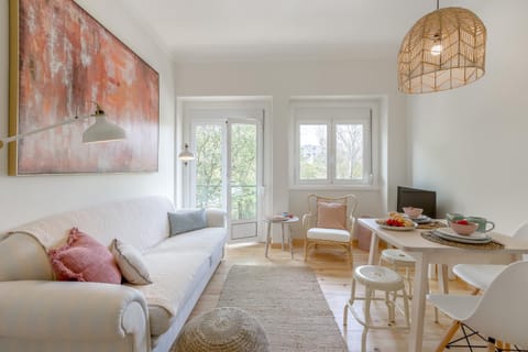 Living room, Seating area, Dining area