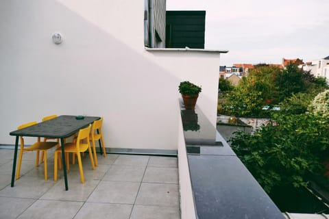Property building, Patio, Garden, View (from property/room), Balcony/Terrace, On site, City view, Garden view, Inner courtyard view