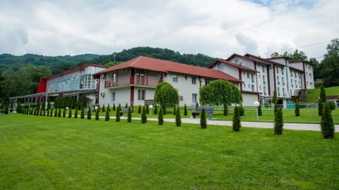 Property building, Neighbourhood