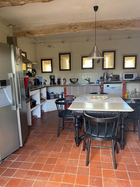 Kitchen or kitchenette, Dining area, oven, stove