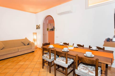 Communal lounge/ TV room, Living room, Seating area