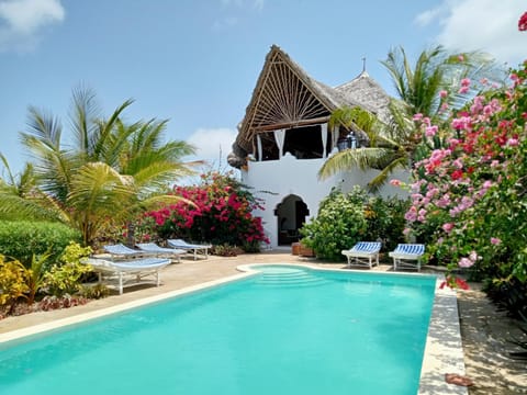 Property building, Garden, Garden view, Pool view, Swimming pool