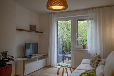 Communal lounge/ TV room, TV and multimedia, Living room, Seating area