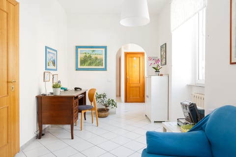 Communal lounge/ TV room, Day, Living room, Seating area