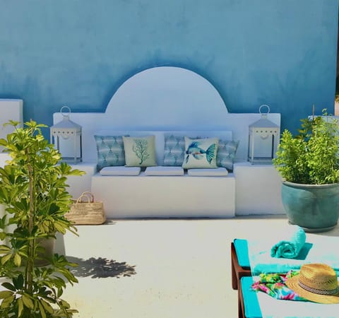 Patio, Day, Balcony/Terrace, Seating area
