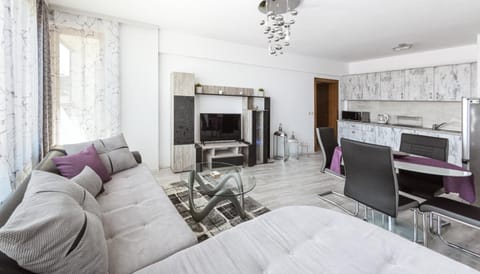 NEXT TO GONDOLA. Cosy & Elegant 2 Bedroom apartment in Neon Complex Apartment in Bansko