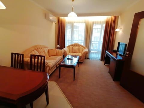 Living room, Seating area, air conditioner