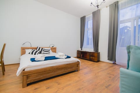 Bed, Living room, Photo of the whole room, Seating area, Bedroom