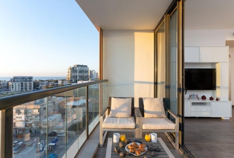 Balcony/Terrace, City view, Street view
