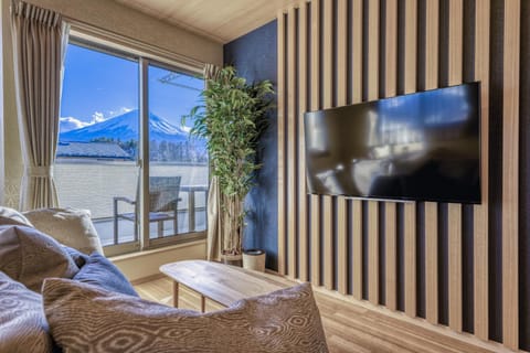 Natural landscape, TV and multimedia, Living room, Seating area, Mountain view