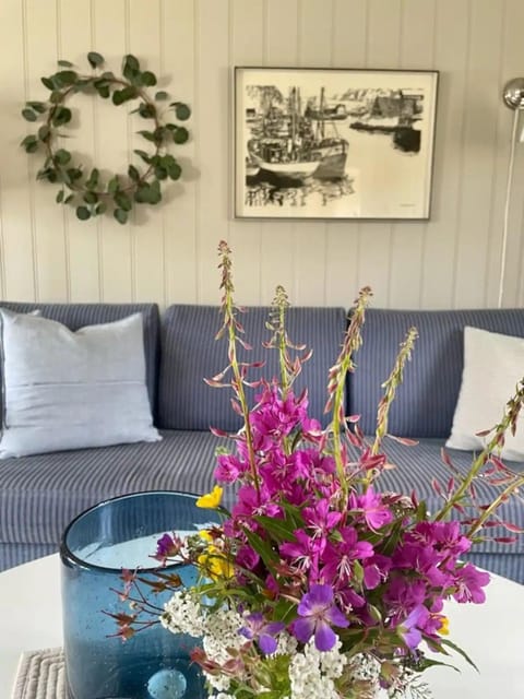 Living room, Decorative detail, Seating area