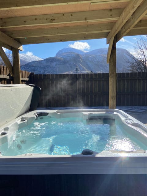 Hot Tub, Hot Tub, Mountain view