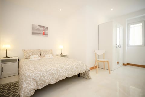 Bed, Photo of the whole room, Bedroom