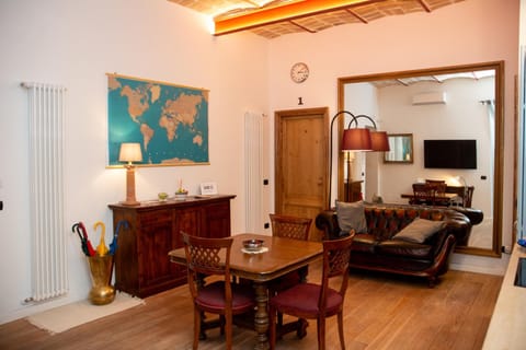 Living room, Seating area, Dining area, Internal: Not applicable to any particular room