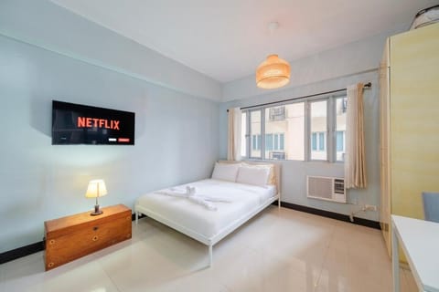 Communal lounge/ TV room, Bed, TV and multimedia, Bedroom