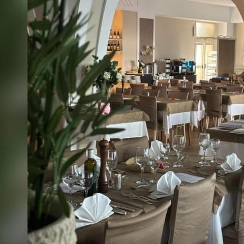 Restaurant/places to eat, Food