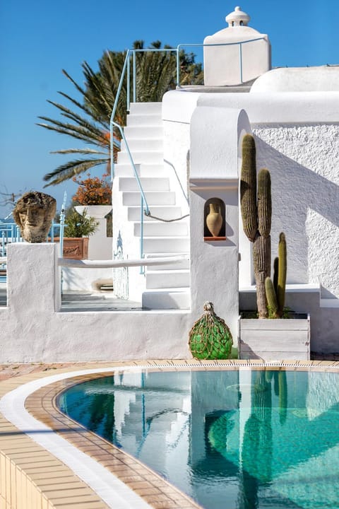 Property building, Garden, Swimming pool