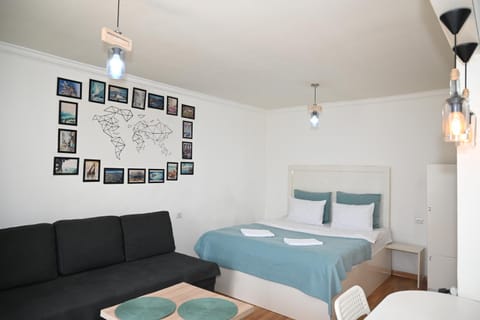 Bed, Living room, Photo of the whole room, Seating area, Bedroom
