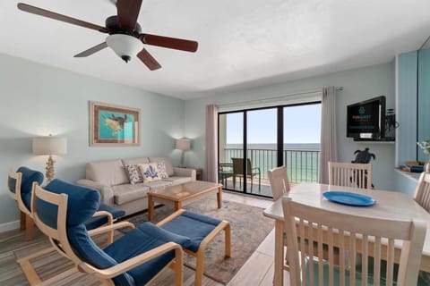 The Summit 1030 House in Upper Grand Lagoon