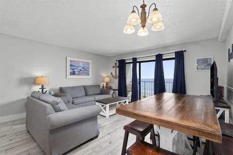 The Summit 728 House in Upper Grand Lagoon