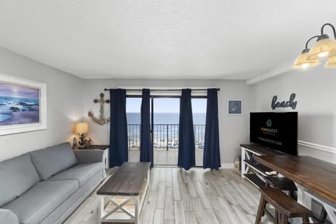 The Summit 728 House in Upper Grand Lagoon