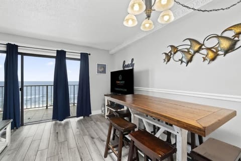 The Summit 728 House in Upper Grand Lagoon