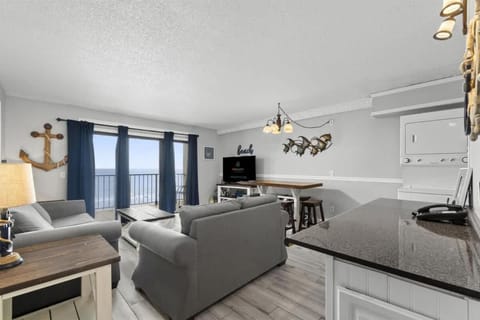 The Summit 728 House in Upper Grand Lagoon