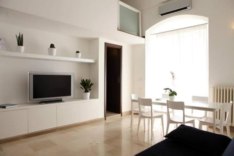 Day, Living room