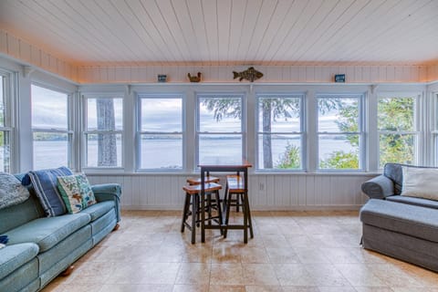 White Lobster Cottage House in Moosehead Lake